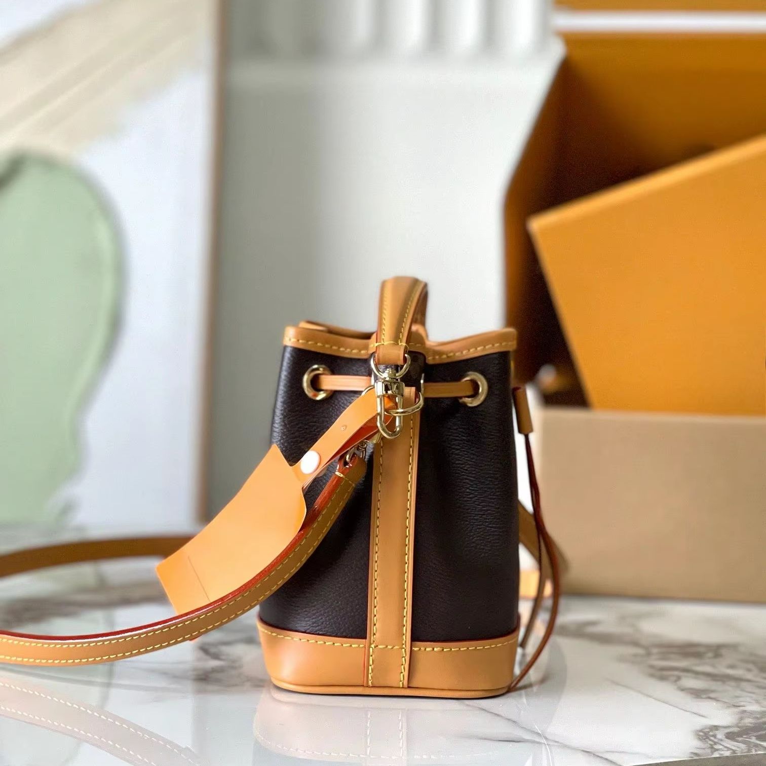 Мини-сумка-ведро Monogram Canv – обзор и цена Tote Bag Leather Monogram