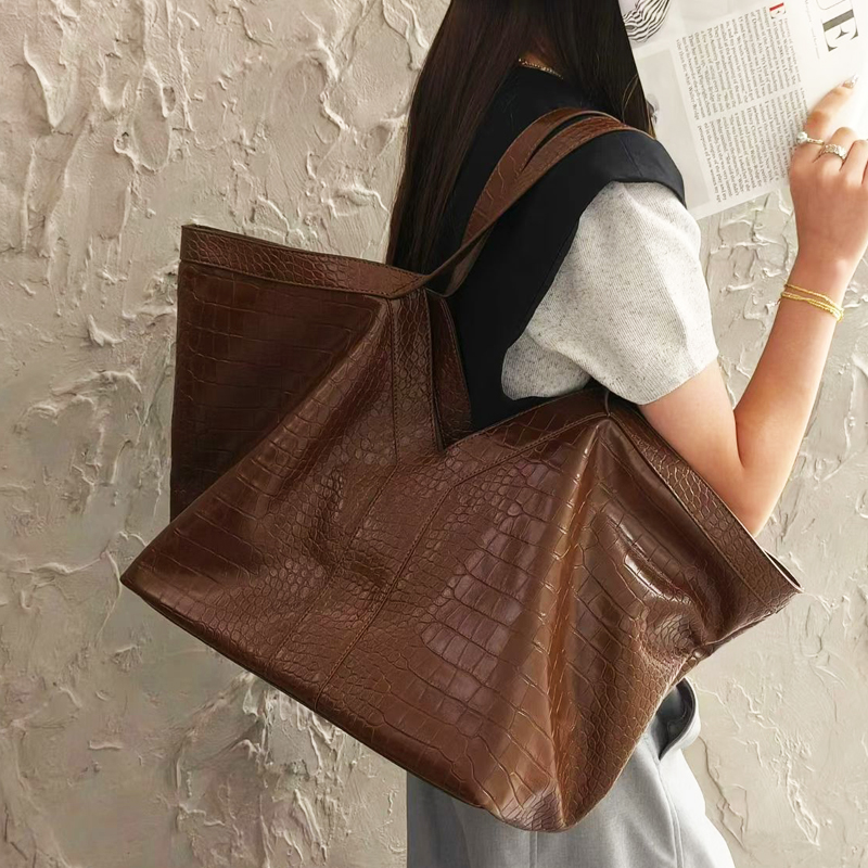 Большие сумки-тоут с крокодило – обзор и цена Luxury Bags 2026